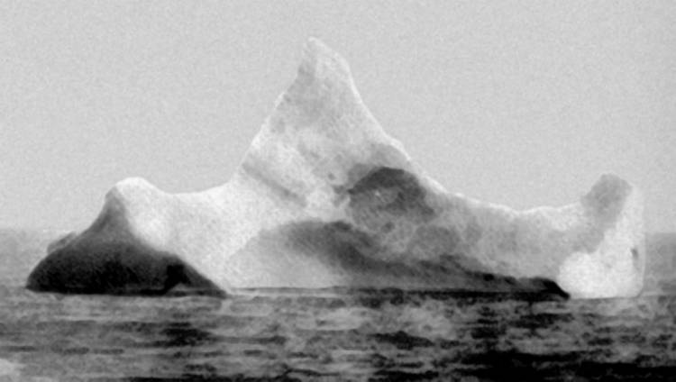 Мог ли «Титаник» при столкновении оттолкнуть айсберг своей массой?